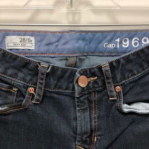 Gap Sexy Boot Cut Dark Wash Jeans size 28/6r.
